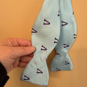 Light Blue Patterned Bow Tie with Navy 'V' Motif